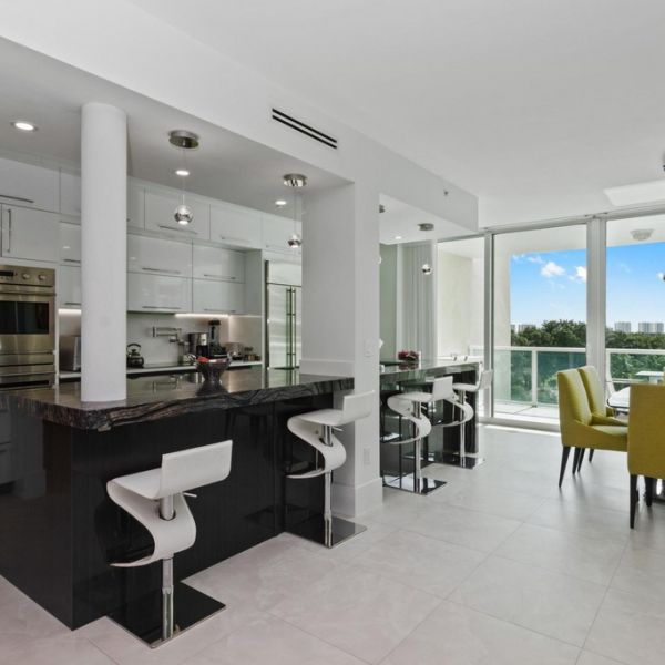 florida-dining-kitchen-21CE47403-111B-E2CA-DBA8-9DB58D1214E5.jpg